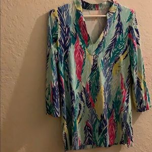 Lilly Pulitzer 3/4 Sleeve V Neck Feather print